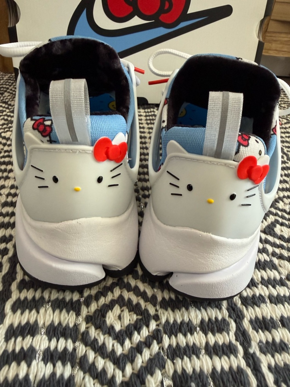 Nike Air x Sanrio Hello Kitty Presto QS 2022 University Blue / Black / White